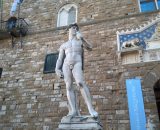 Dawid – kopia rzeźby Michała Anioła stoi na Piazza della Signoria